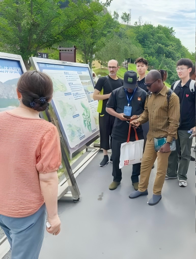 27名国际学员打卡江夏灵山:这里的改变超乎想象!